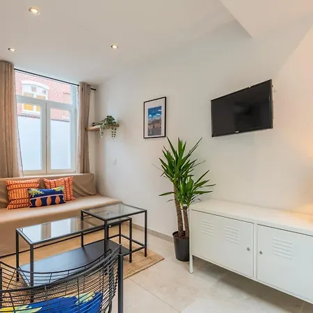 Maison 2 Avec Petite Cour, Proche Metro *