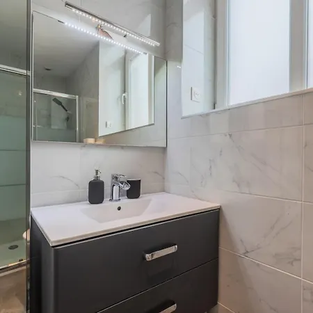 게스트하우스 Maison 2 Avec Petite Cour, Proche Metro 3*