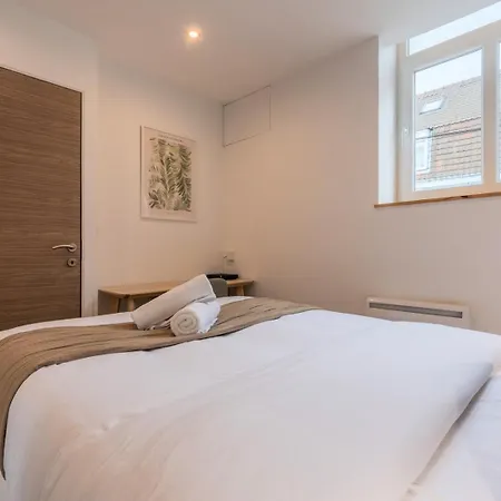 Maison 2 Avec Petite Cour, Proche Metro Holiday home