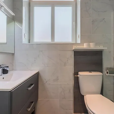 Holiday home Maison 2 Avec Petite Cour, Proche Metro