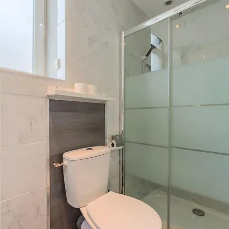 Maison 2 Avec Petite Cour, Proche Metro *