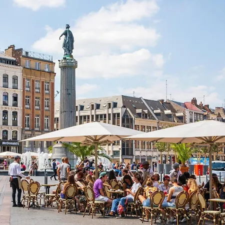 Maison 2 Avec Petite Cour, Proche Metro Holiday home