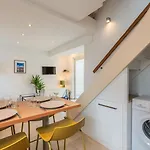 Maison 2 Avec Petite Cour, Proche Metro בית הארחה 3*